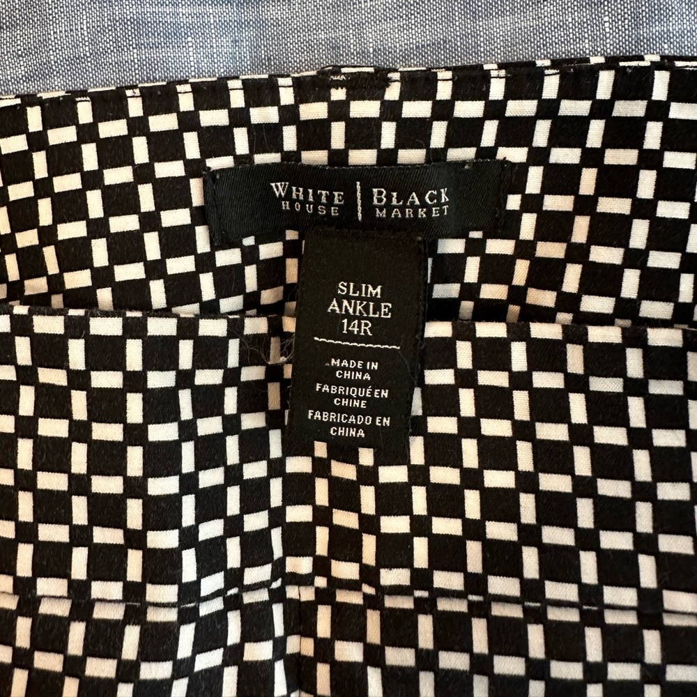 Women’s White House Black Market Slim 14R Ankle pant in black and white print